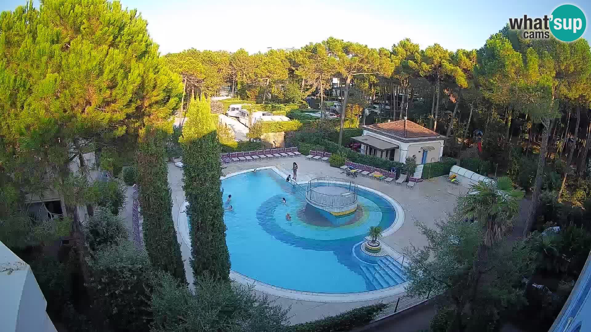 Villaggio Mare Blu bazen Spletna kamera V živo Bibione Pineda – Italija
