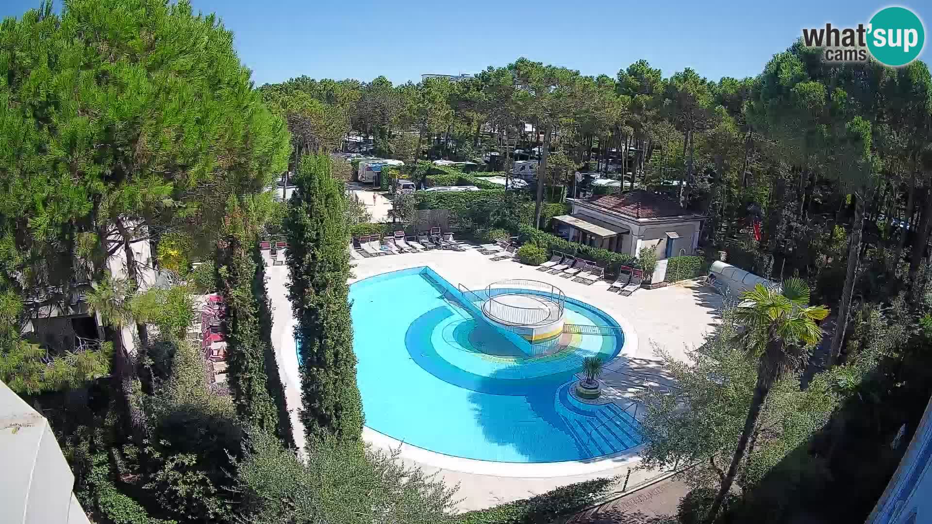 Villaggio Mare Blu bazen UŽIVO web kamera Bibione Pineda – Italija