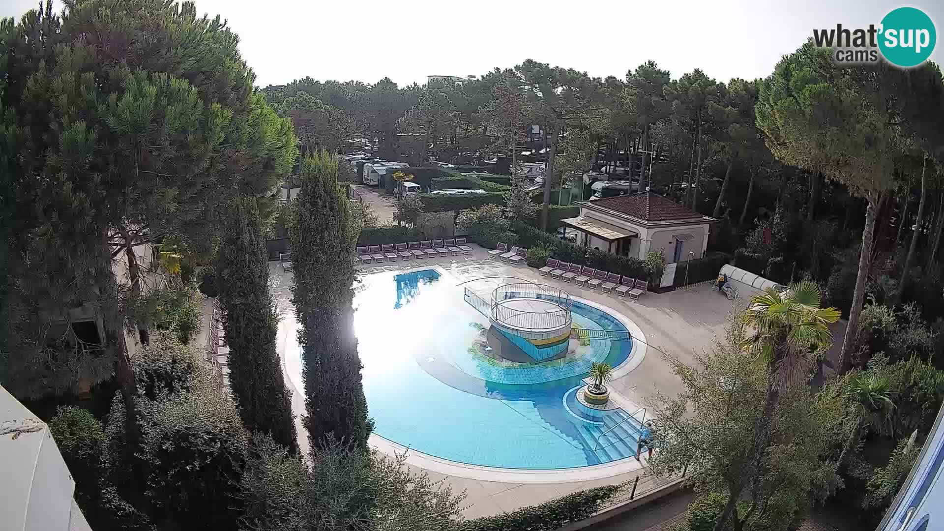 Villaggio Mare Blu bazen UŽIVO web kamera Bibione Pineda – Italija