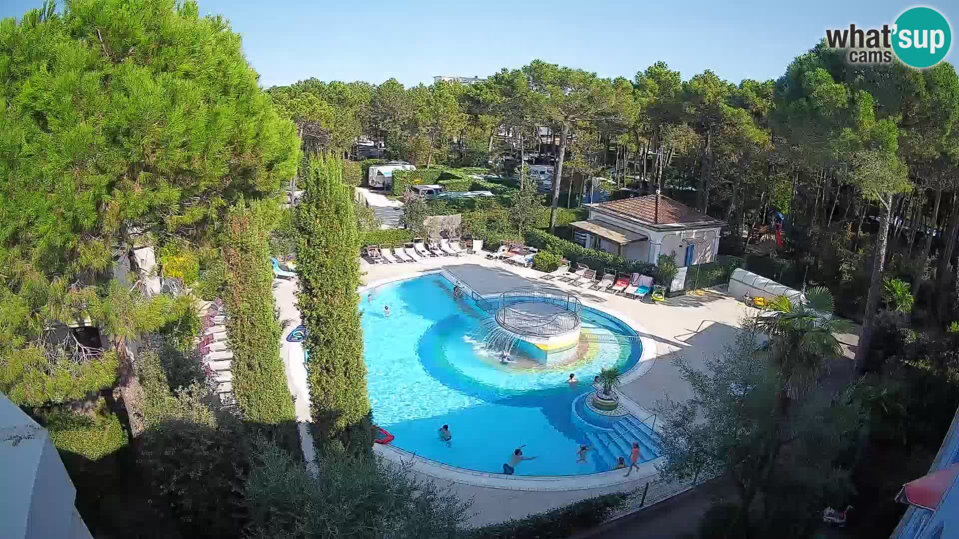 Villaggio Mare Blu bazen UŽIVO web kamera Bibione Pineda – Italija