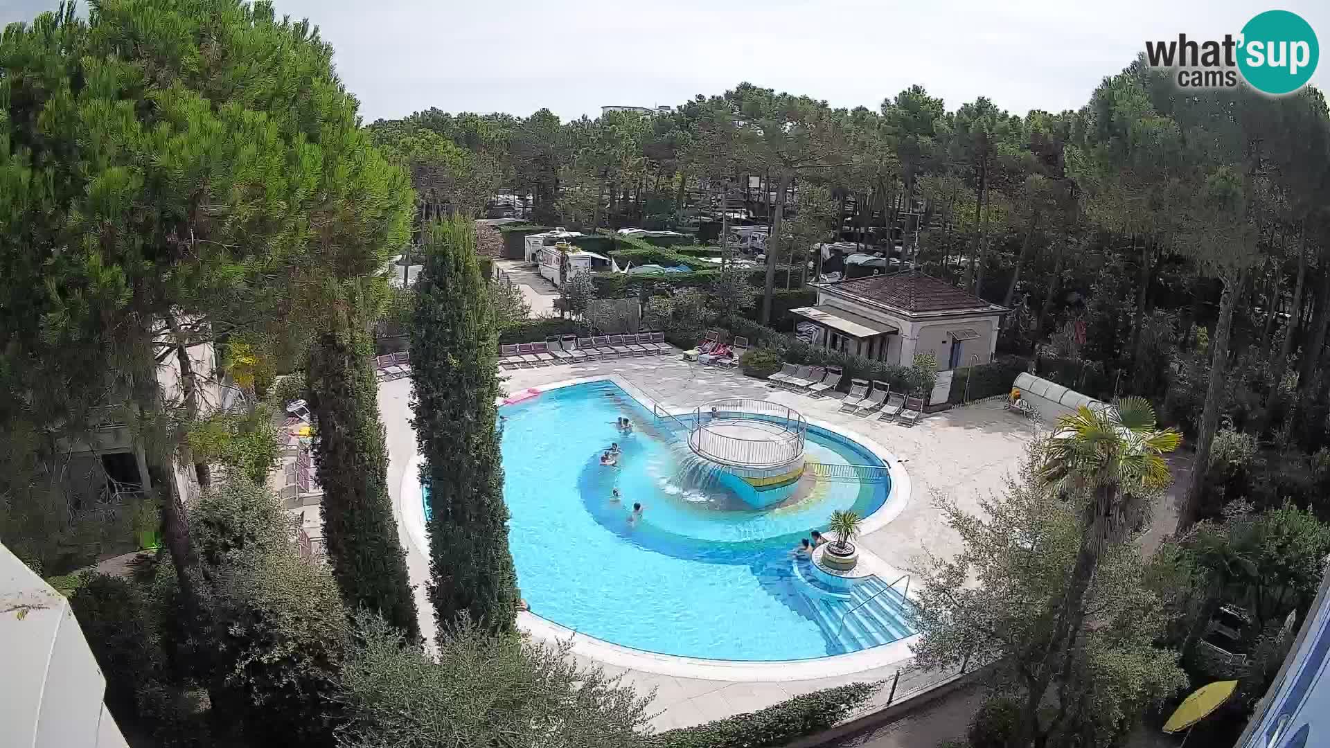 Villaggio Mare Blu bazen UŽIVO web kamera Bibione Pineda – Italija