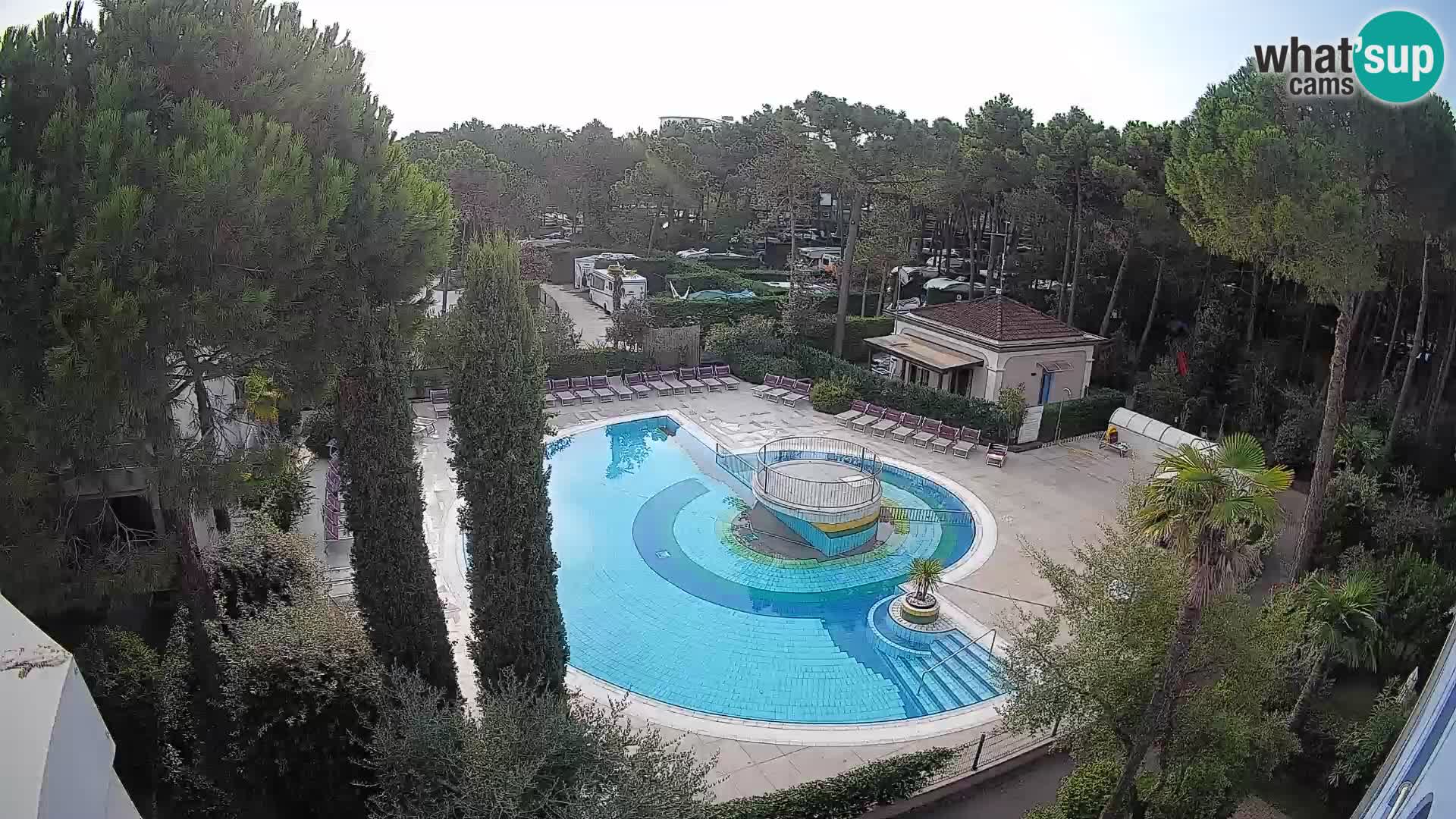 Villaggio Mare Blu bazen UŽIVO web kamera Bibione Pineda – Italija