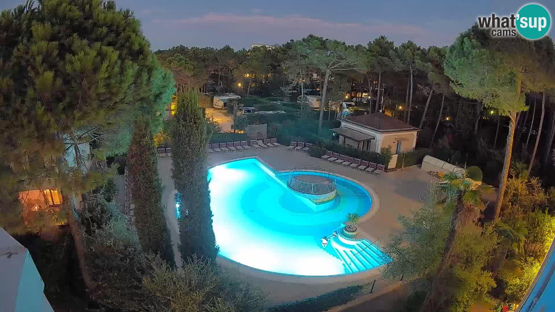 Villaggio Mare Blu bazen UŽIVO web kamera Bibione Pineda – Italija