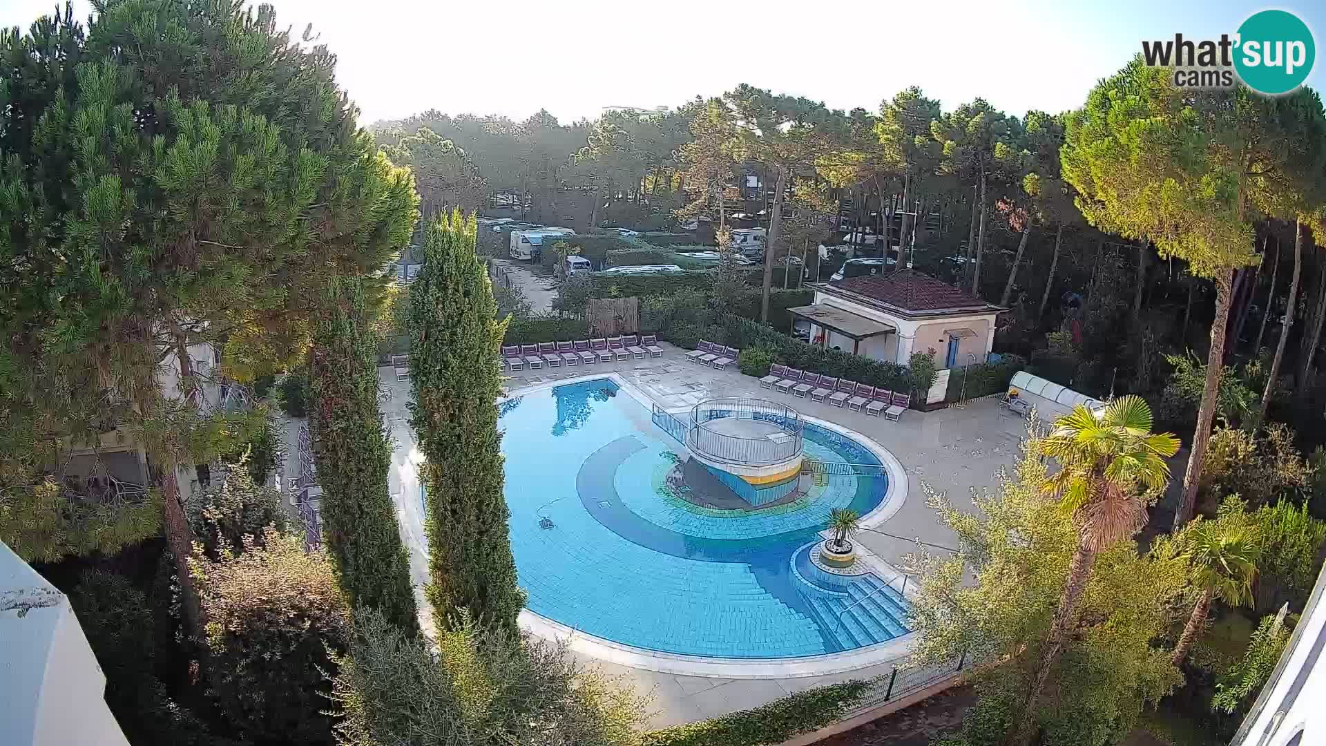 Villaggio Mare Blu bazen UŽIVO web kamera Bibione Pineda – Italija