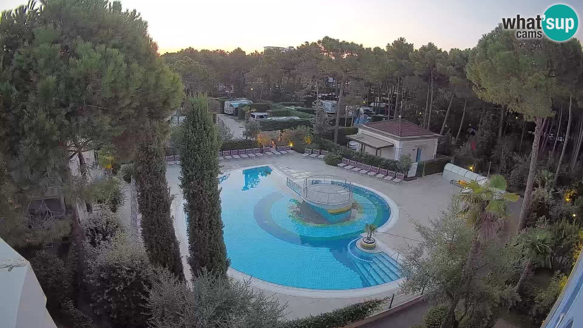 Villaggio Mare Blu bazen Spletna kamera V živo Bibione Pineda – Italija