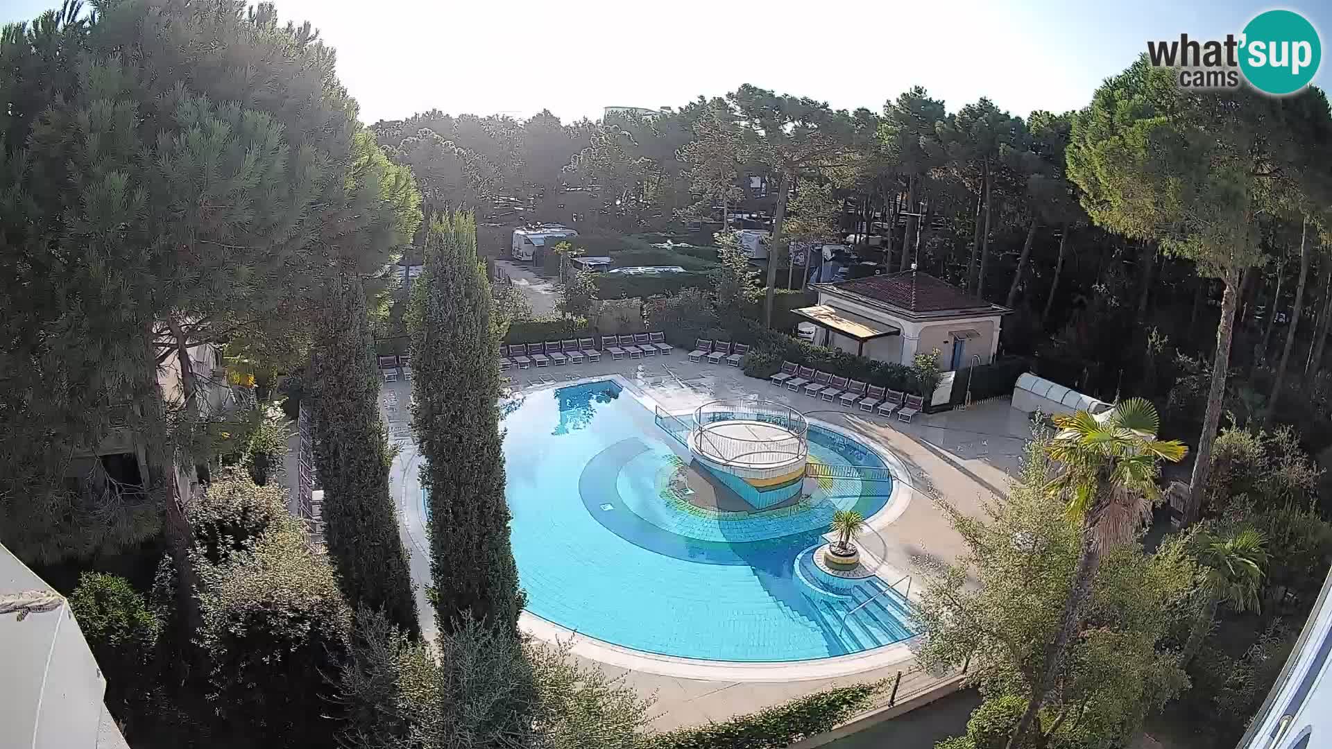 Villaggio Mare Blu bazen UŽIVO web kamera Bibione Pineda – Italija