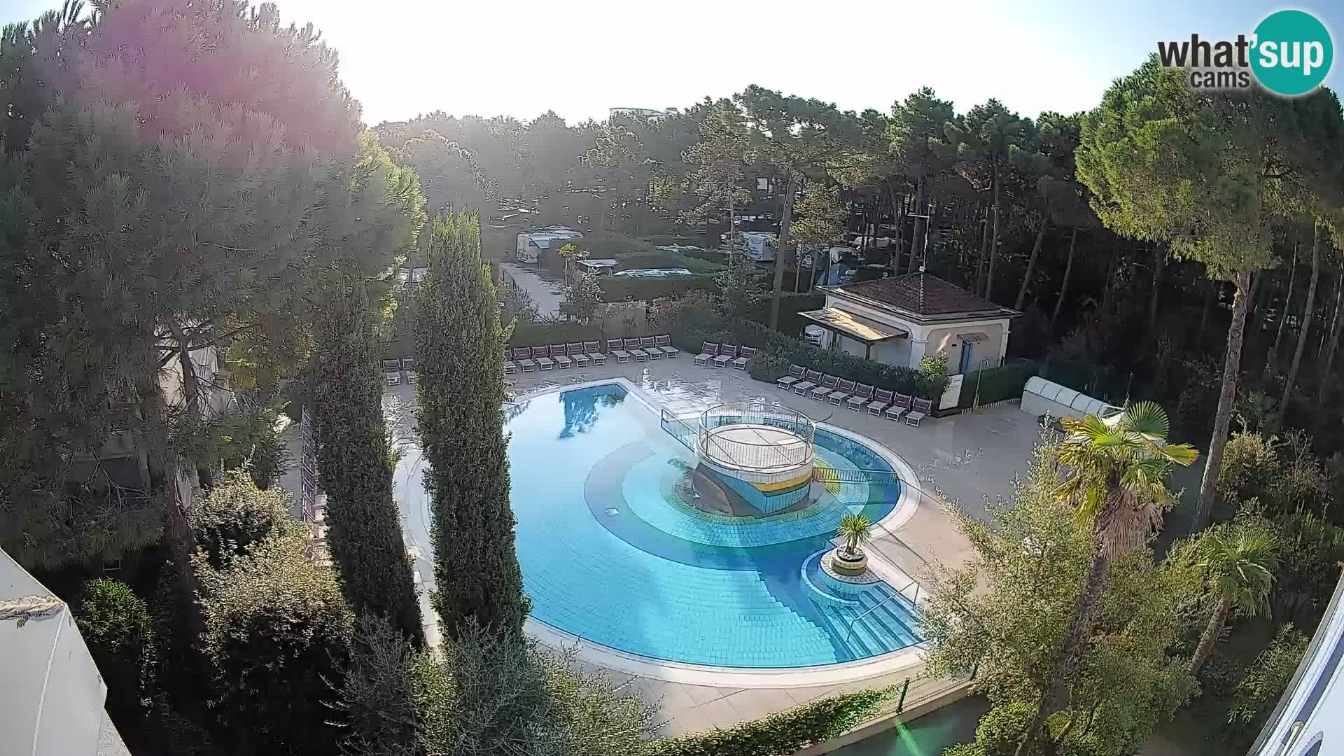 Villaggio Mare Blu bazen UŽIVO web kamera Bibione Pineda – Italija