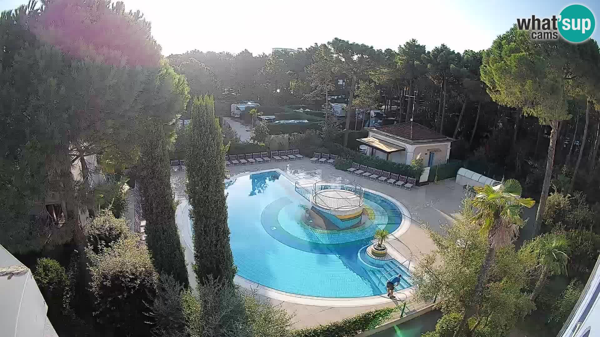 Villaggio Mare Blu bazen UŽIVO web kamera Bibione Pineda – Italija