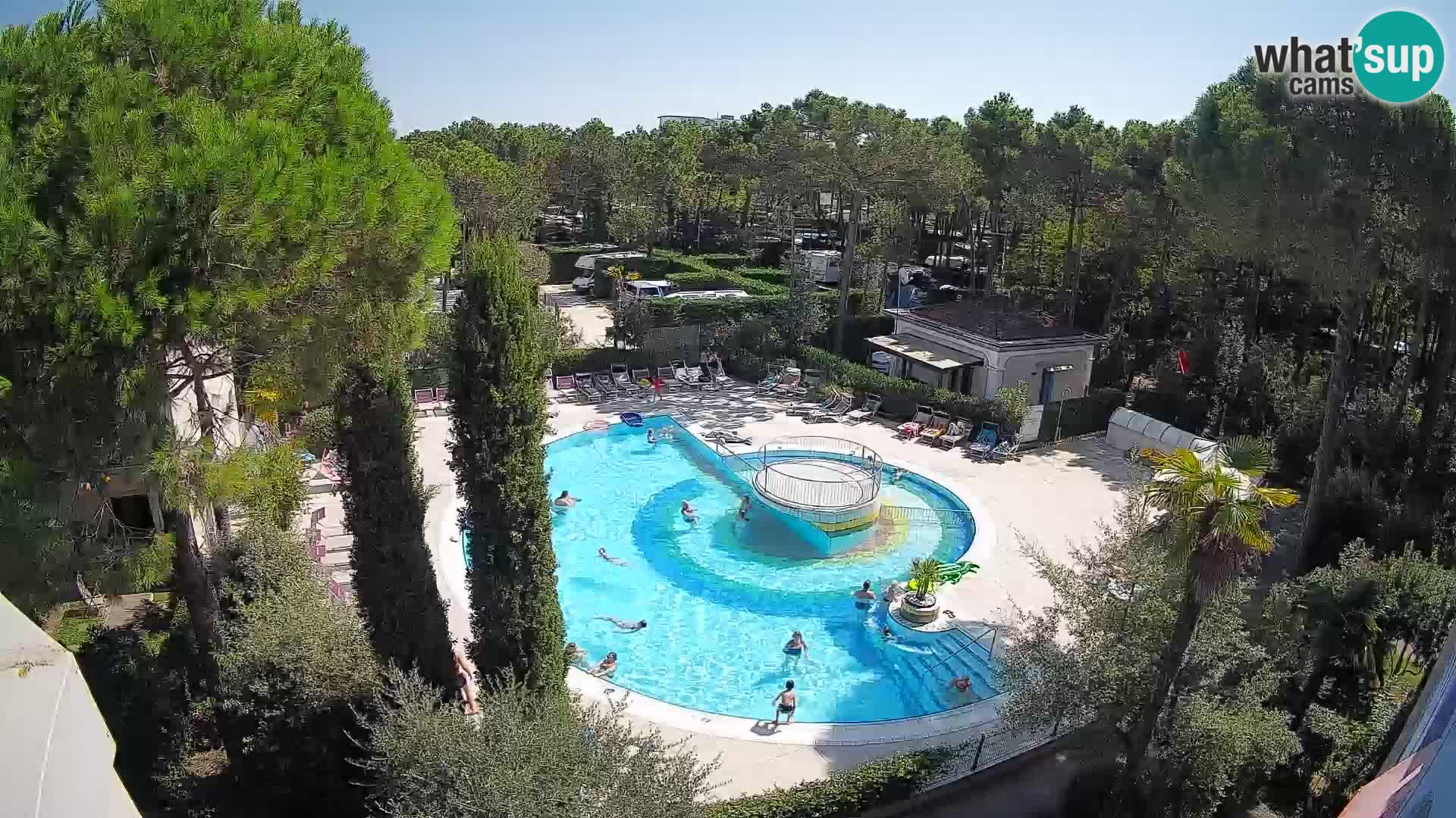 Villaggio Mare Blu bazen UŽIVO web kamera Bibione Pineda – Italija