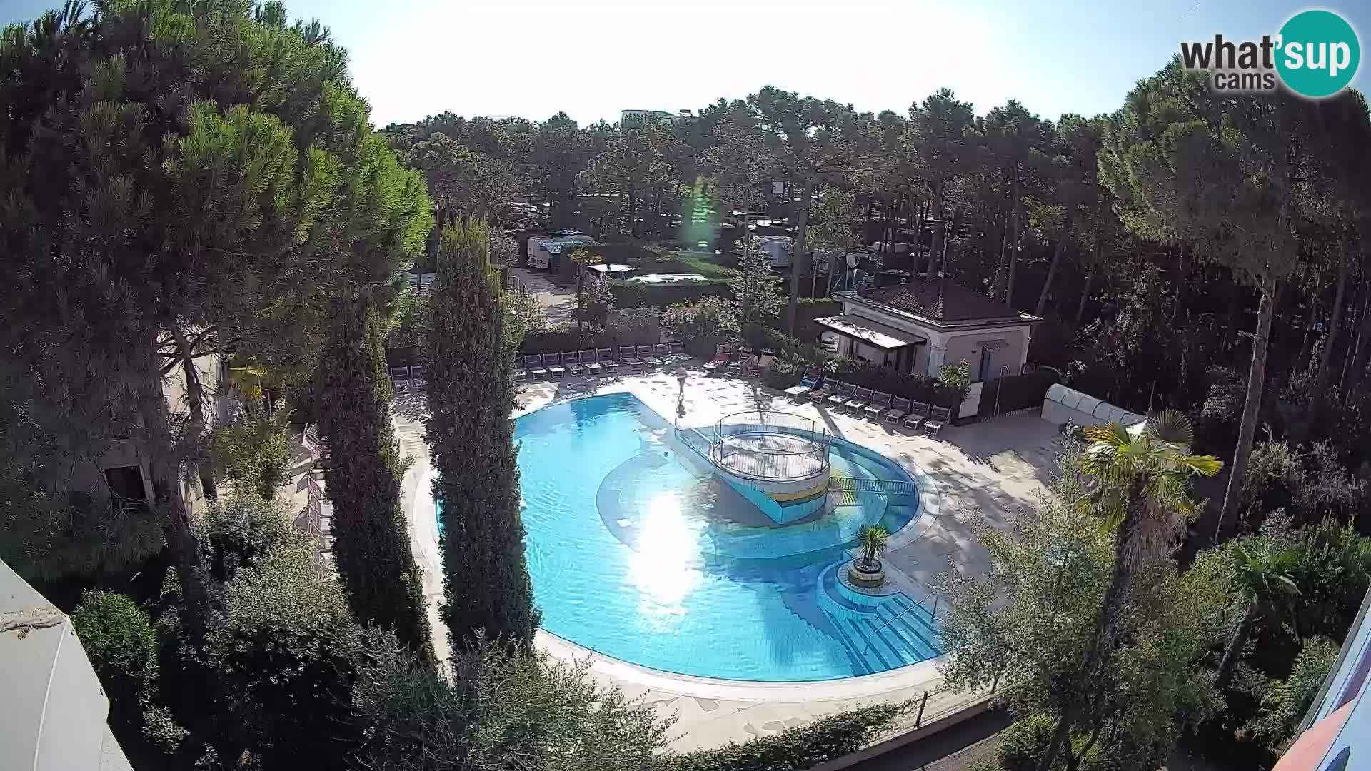 Villaggio Mare Blu bazen UŽIVO web kamera Bibione Pineda – Italija
