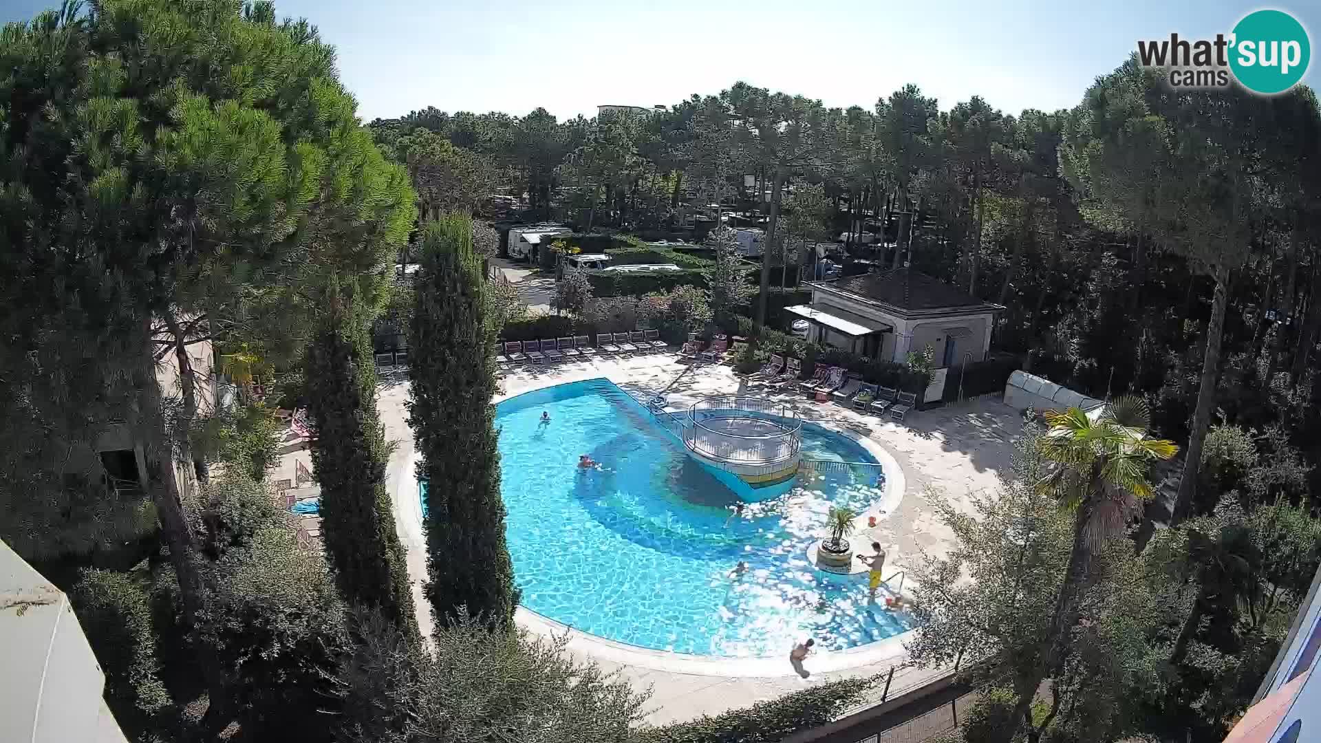 Villaggio Mare Blu bazen UŽIVO web kamera Bibione Pineda – Italija