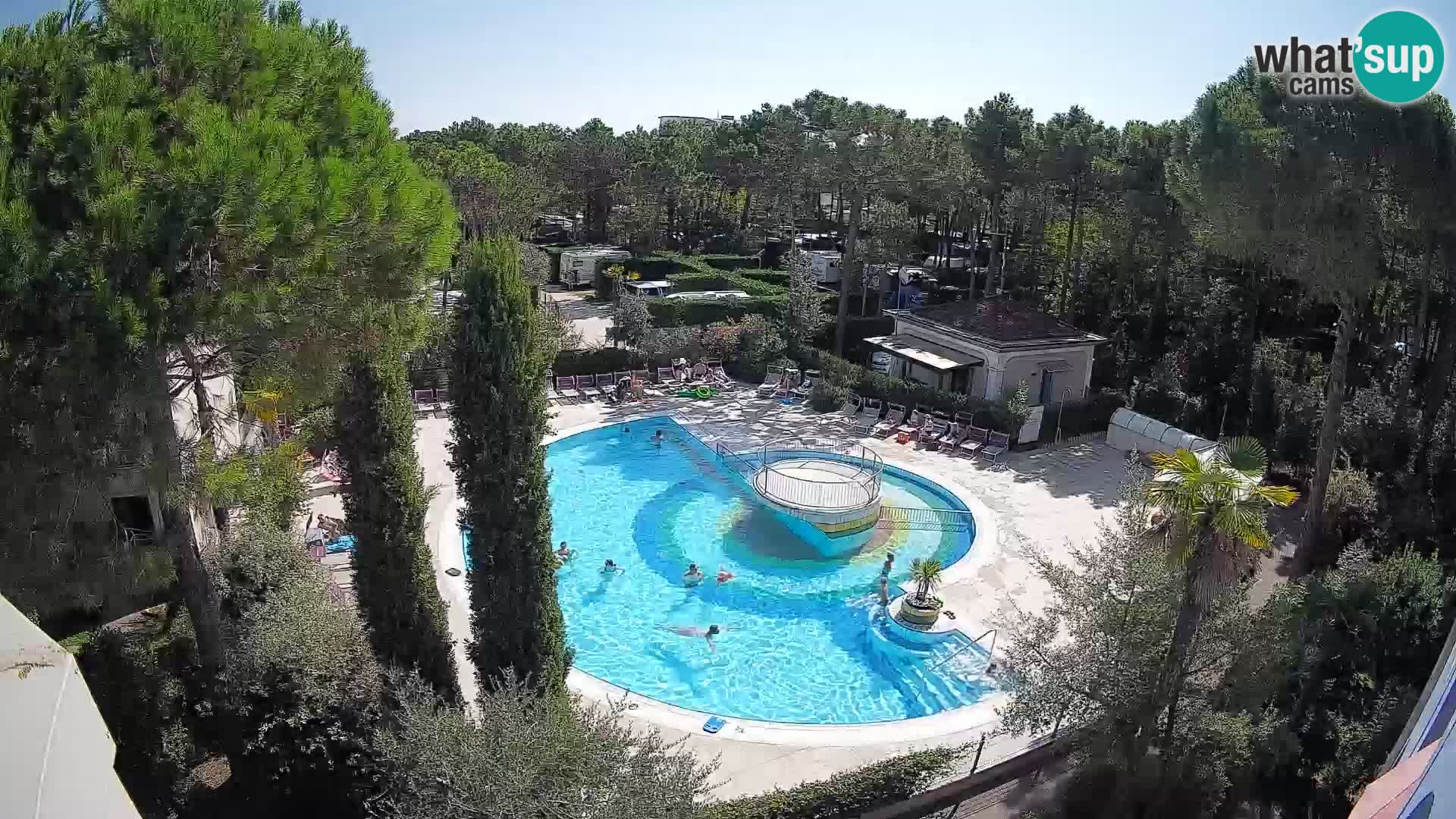 Villaggio Mare Blu bazen UŽIVO web kamera Bibione Pineda – Italija