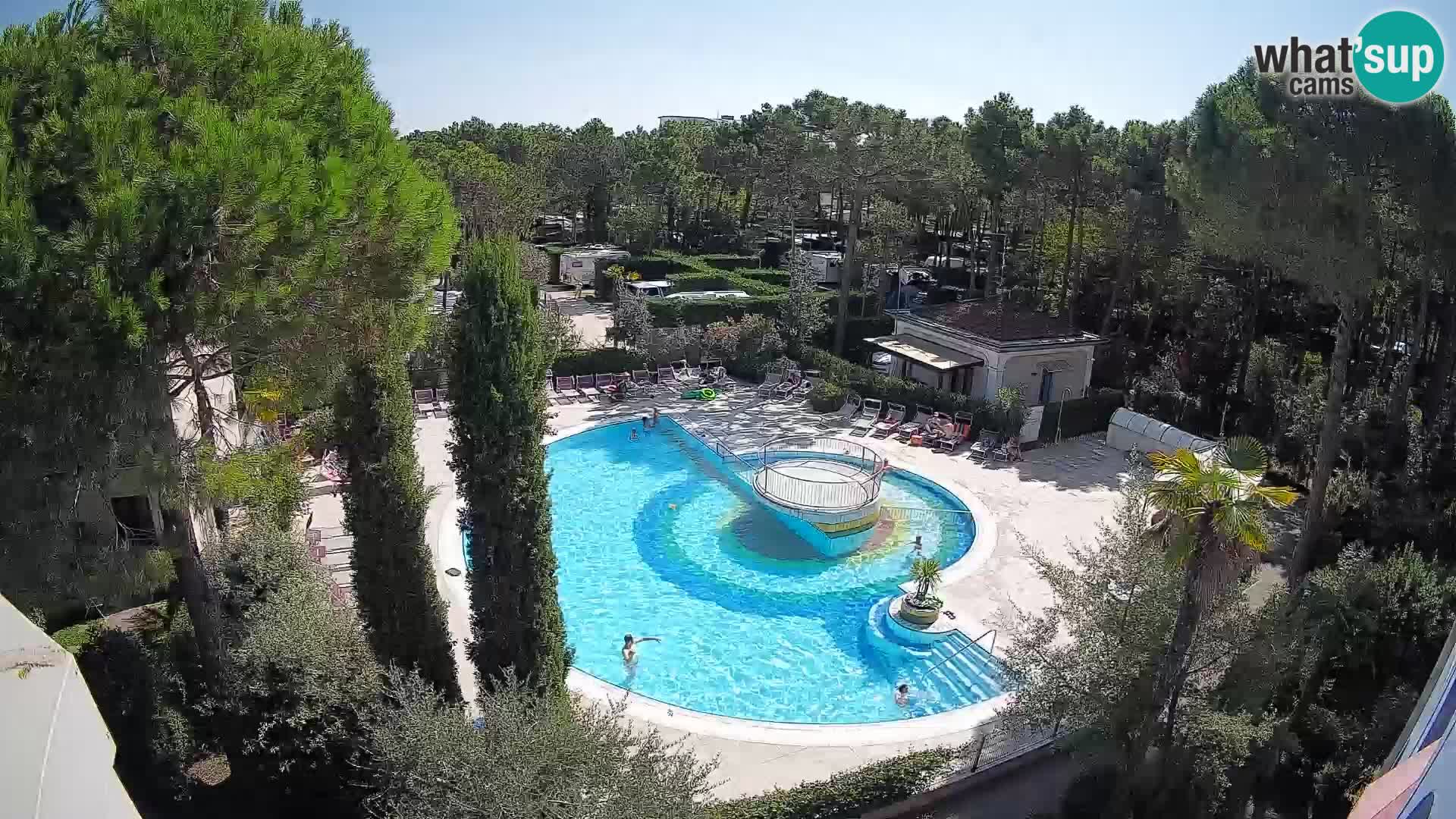 Villaggio Mare Blu bazen UŽIVO web kamera Bibione Pineda – Italija