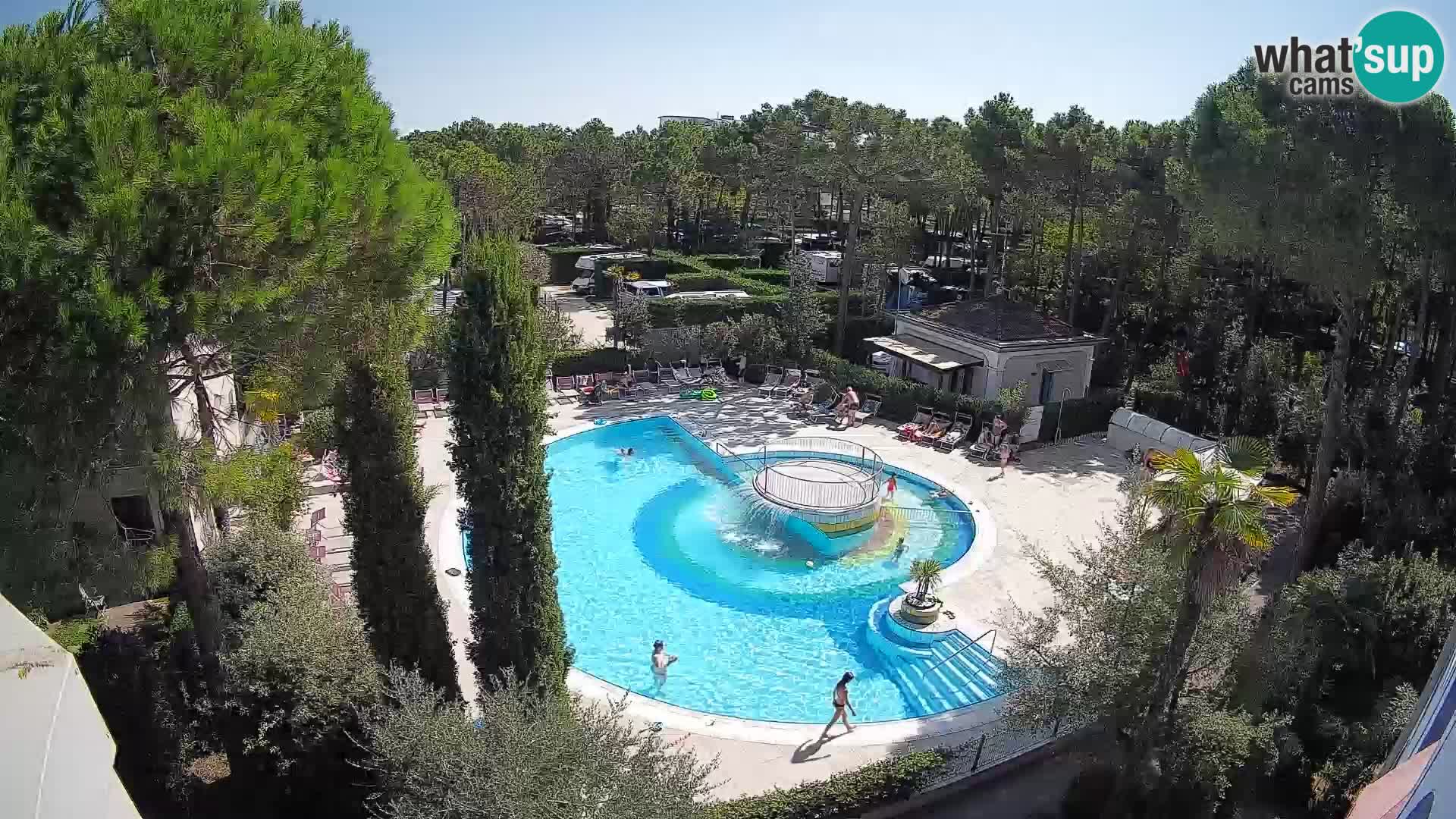 Villaggio Mare Blu bazen UŽIVO web kamera Bibione Pineda – Italija