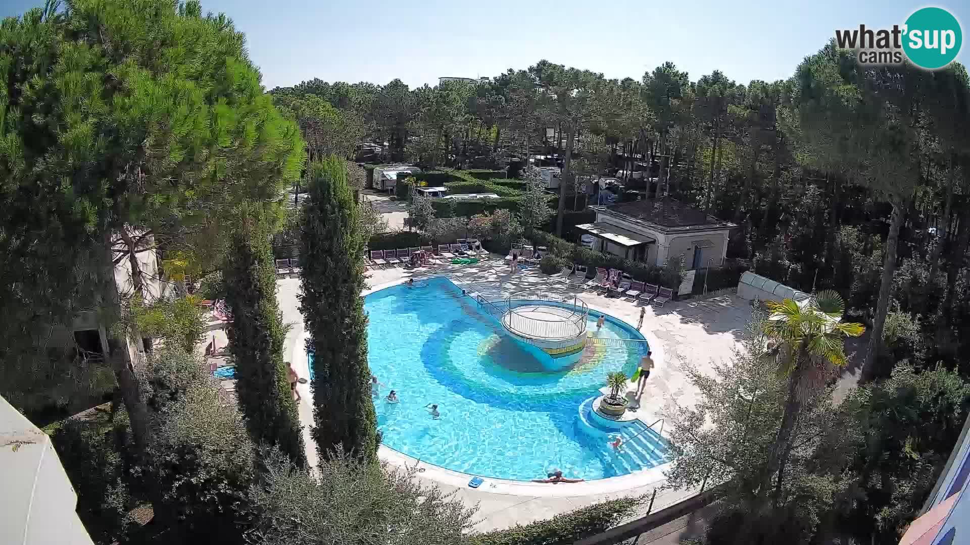 Villaggio Mare Blu bazen UŽIVO web kamera Bibione Pineda – Italija