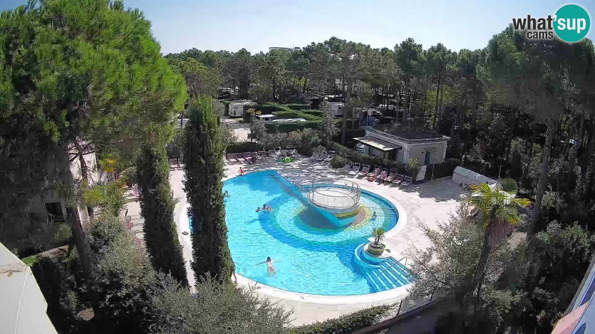 Villaggio Mare Blu bazen Spletna kamera V živo Bibione Pineda – Italija