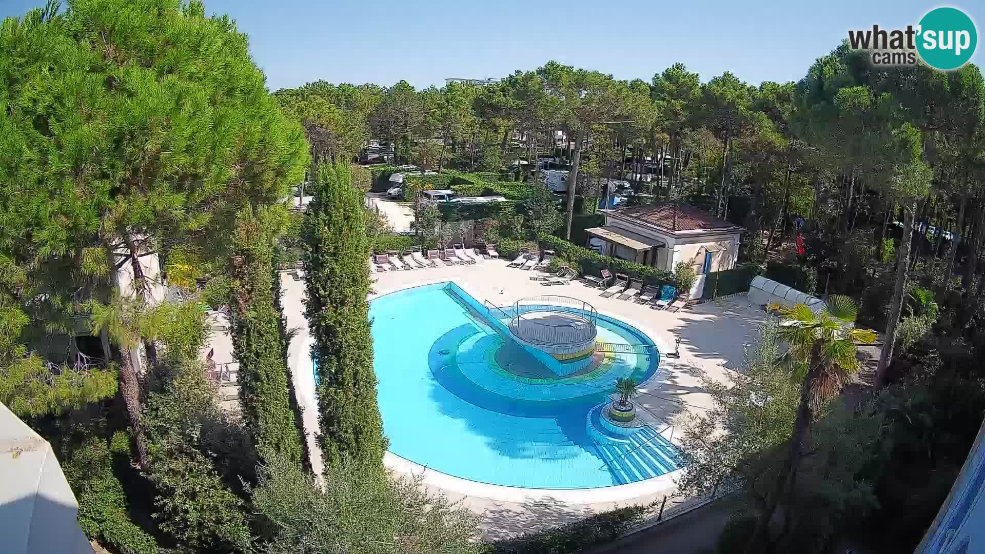 Villaggio Mare Blu bazen UŽIVO web kamera Bibione Pineda – Italija
