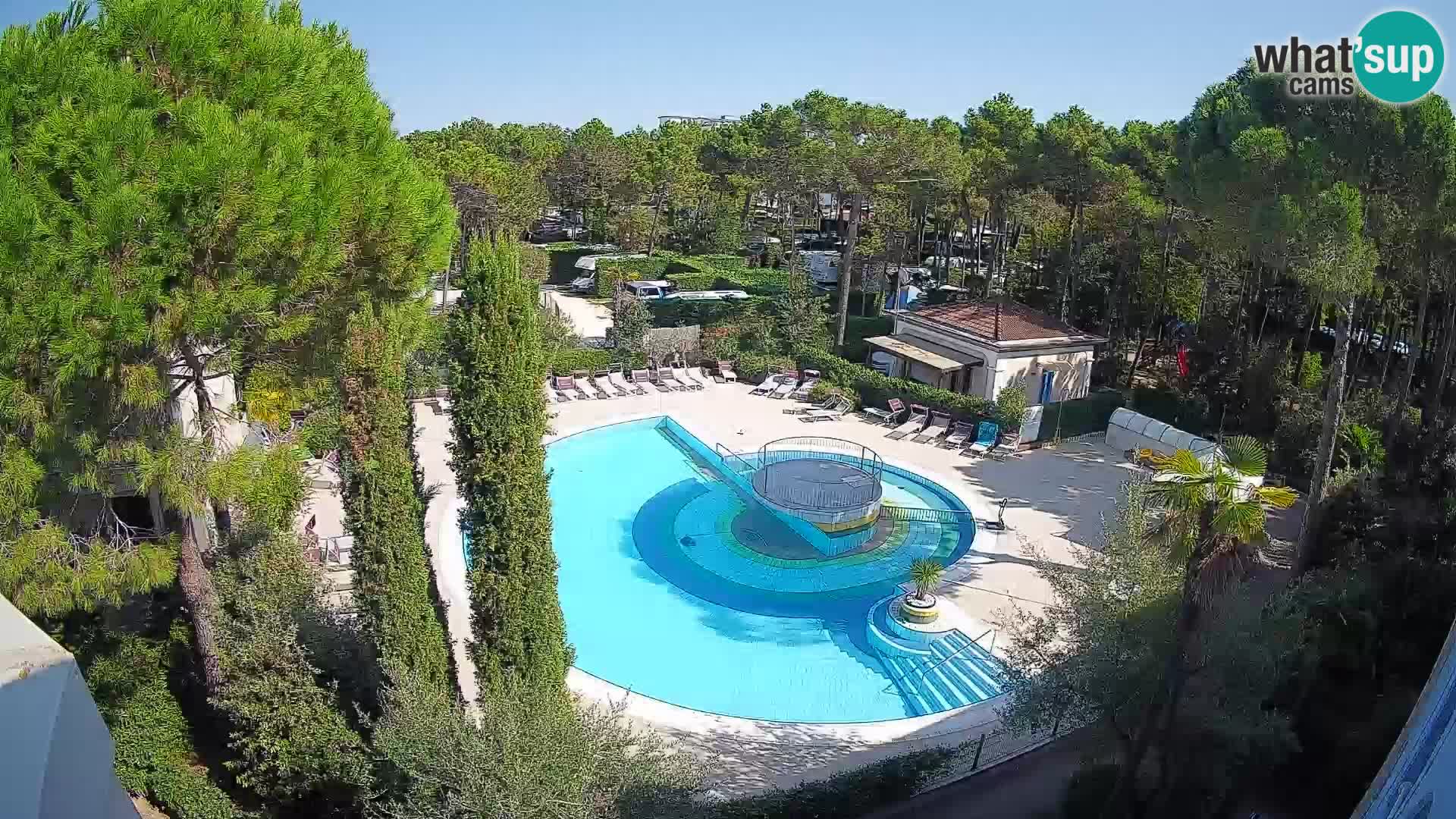 Villaggio Mare Blu bazen UŽIVO web kamera Bibione Pineda – Italija