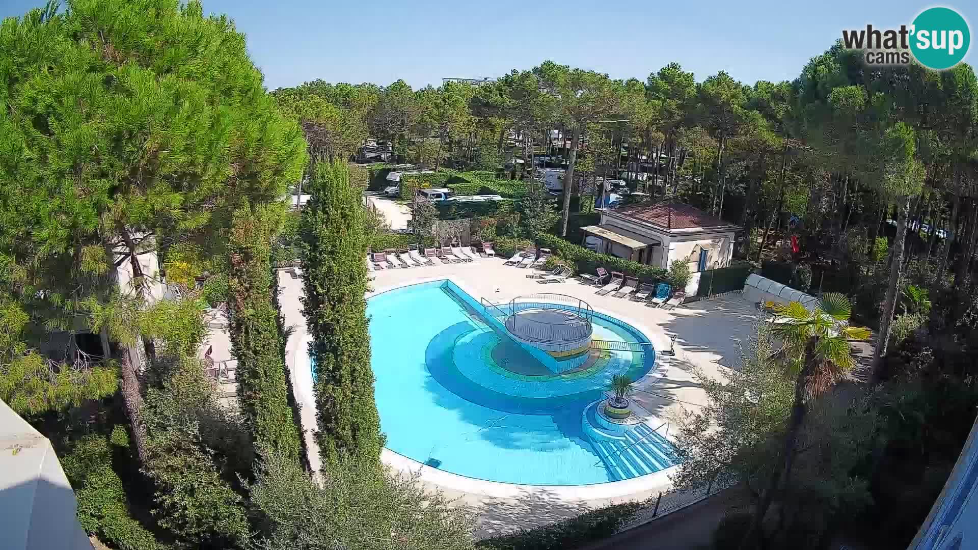 Villaggio Mare Blu bazen UŽIVO web kamera Bibione Pineda – Italija