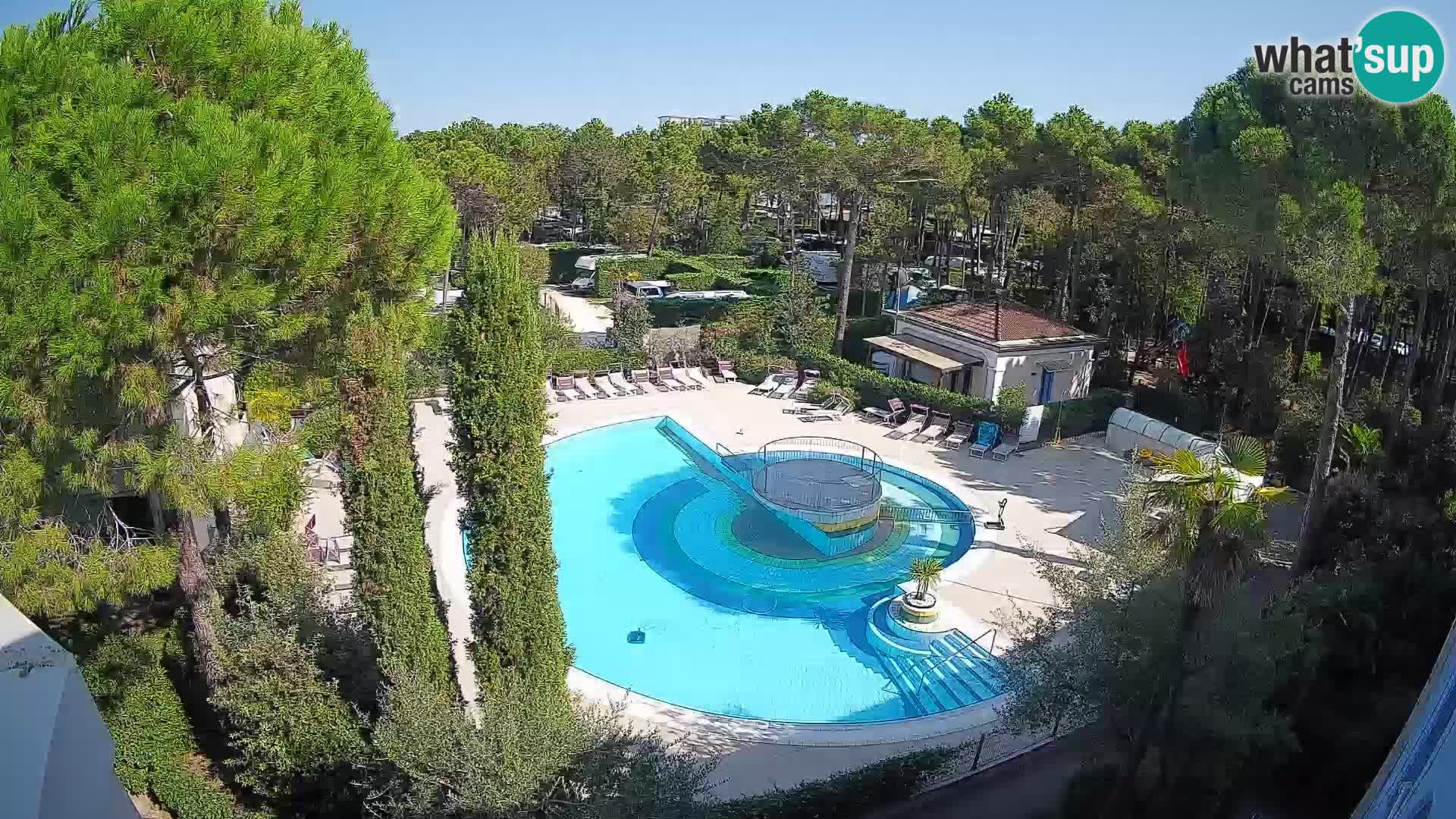 Villaggio Mare Blu bazen UŽIVO web kamera Bibione Pineda – Italija