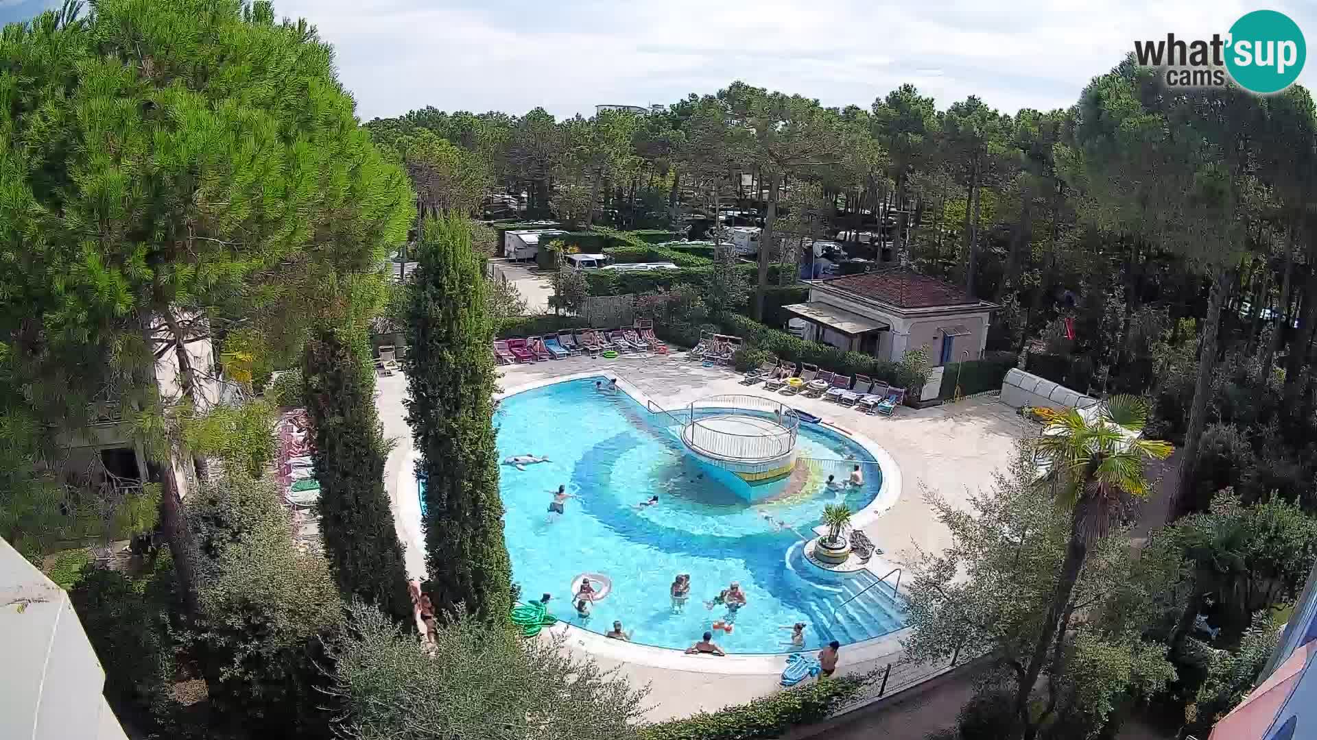 Villaggio Mare Blu bazen UŽIVO web kamera Bibione Pineda – Italija