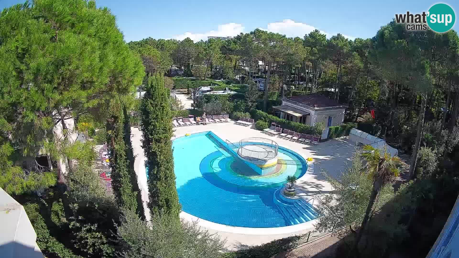 Villaggio Mare Blu bazen UŽIVO web kamera Bibione Pineda – Italija