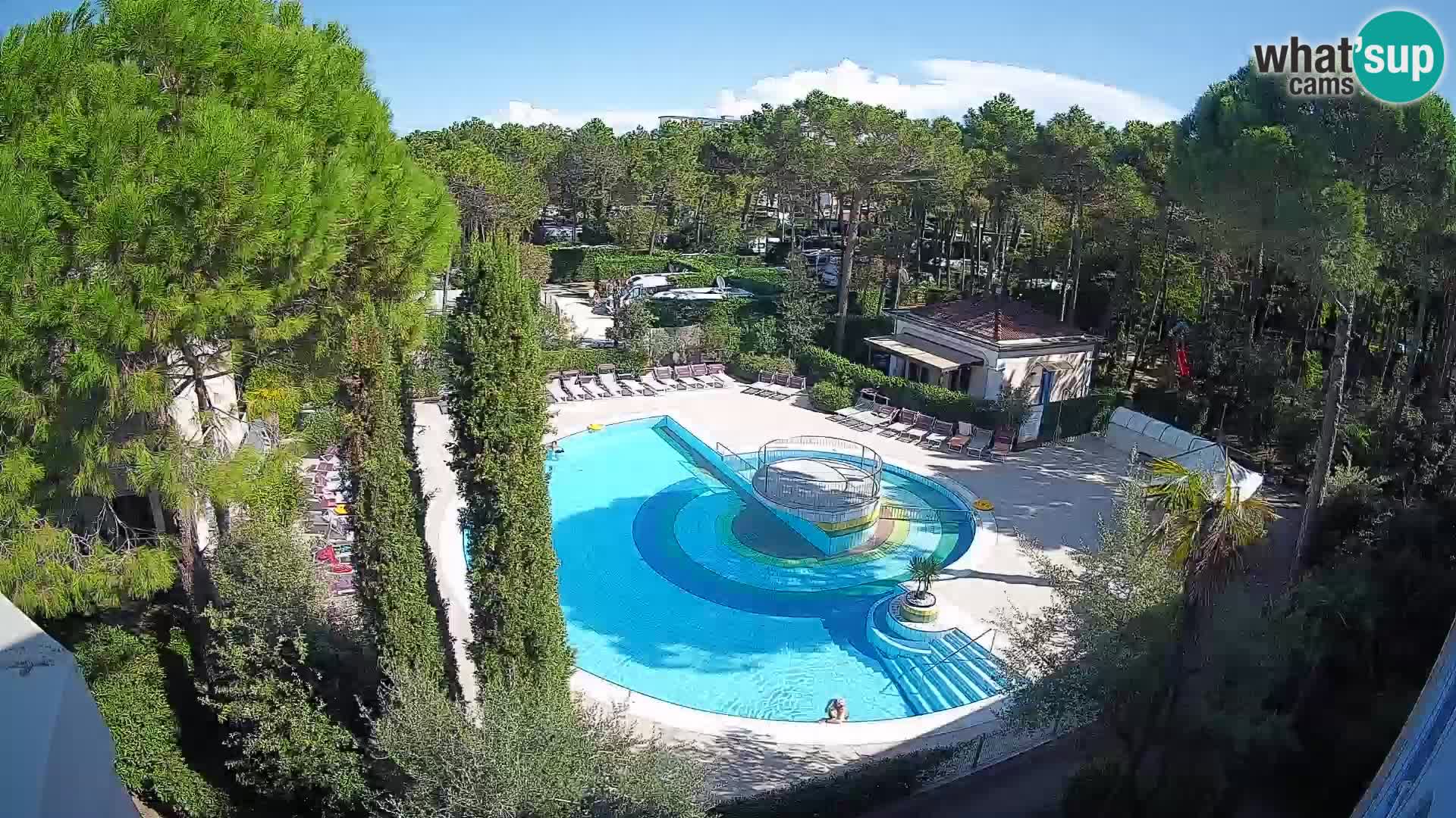 Villaggio Mare Blu bazen UŽIVO web kamera Bibione Pineda – Italija
