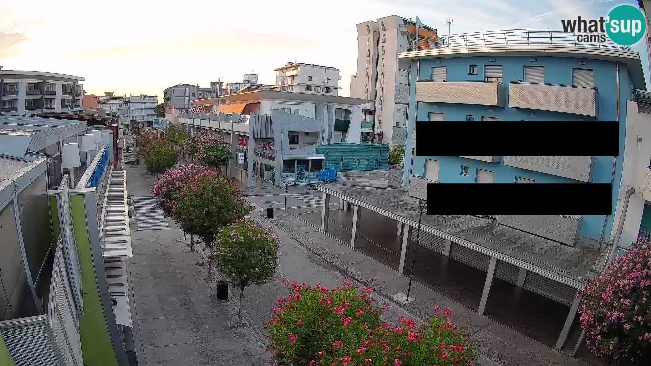 Spletna kamera Bibione Peš cona – Viale delle Costellazioni v živo