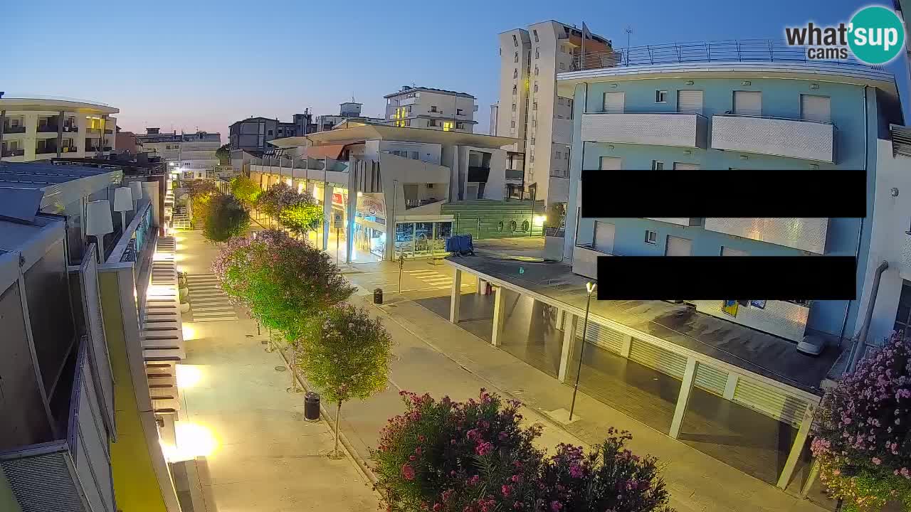 Spletna kamera Bibione Peš cona – Viale delle Costellazioni v živo