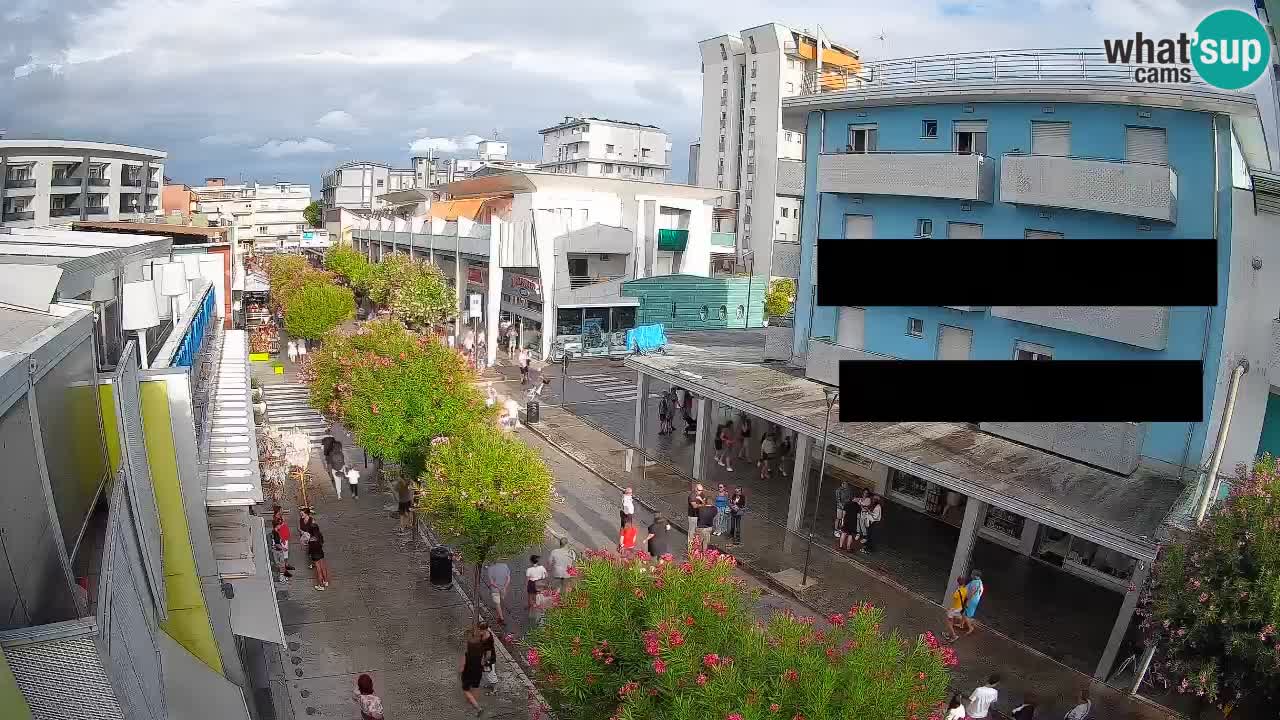 Spletna kamera Bibione Peš cona – Viale delle Costellazioni v živo