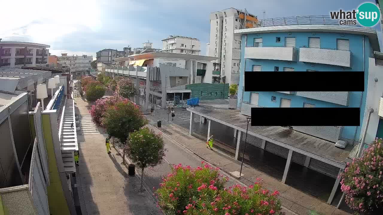 Spletna kamera Bibione Peš cona – Viale delle Costellazioni v živo