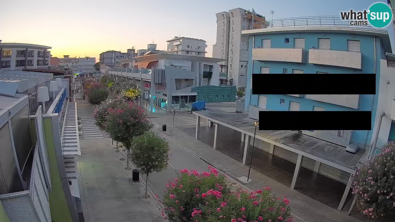Spletna kamera Bibione Peš cona – Viale delle Costellazioni v živo