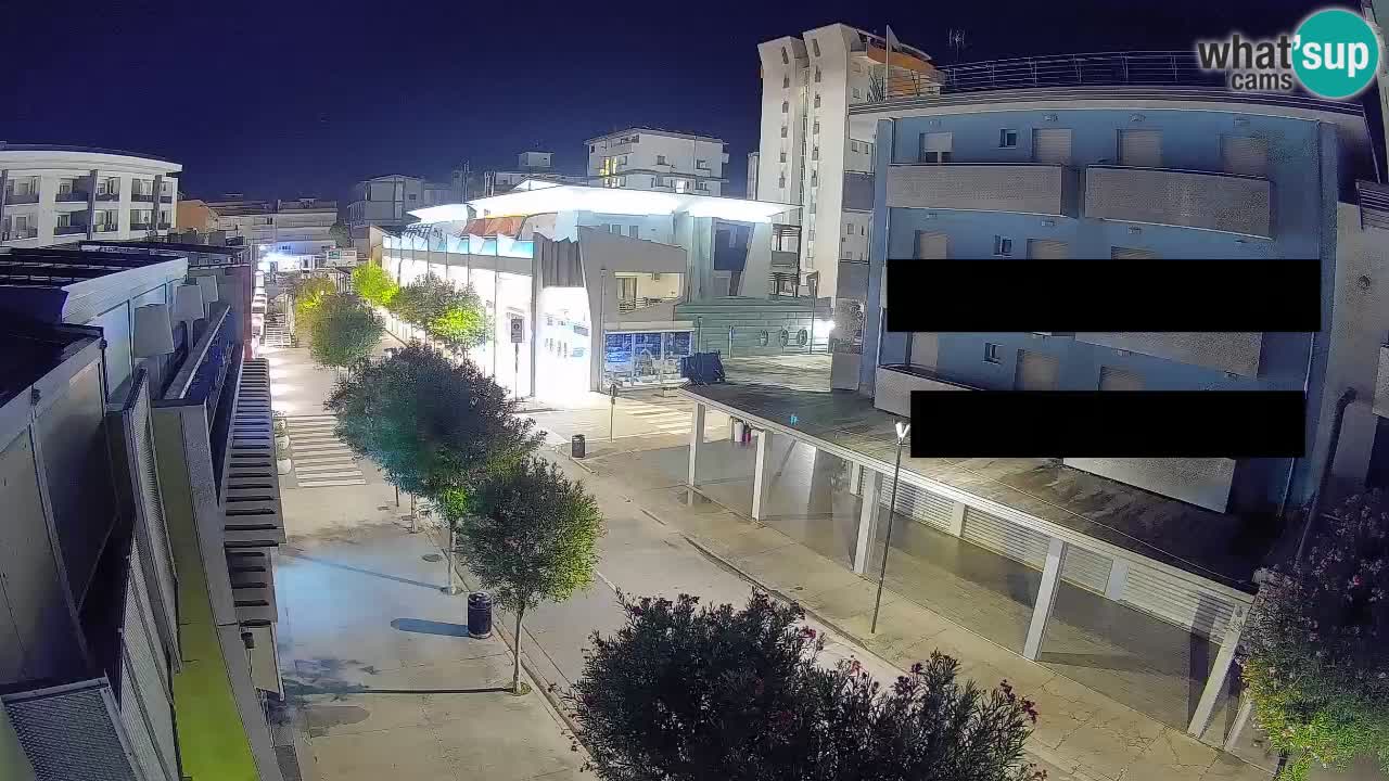 Spletna kamera Bibione Peš cona – Viale delle Costellazioni v živo