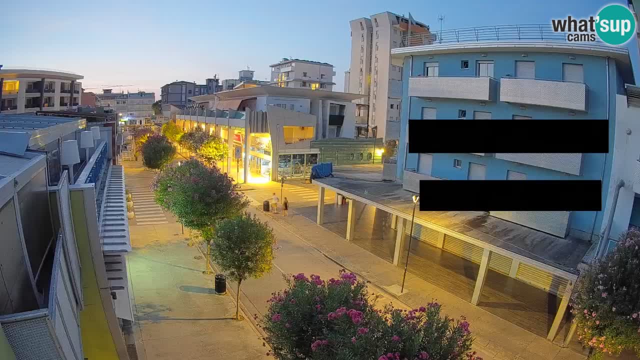 Spletna kamera Bibione Peš cona – Viale delle Costellazioni v živo