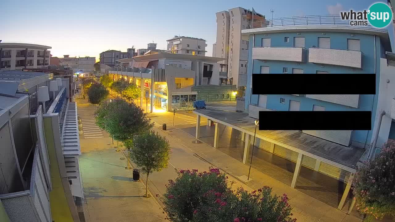 Spletna kamera Bibione Peš cona – Viale delle Costellazioni v živo