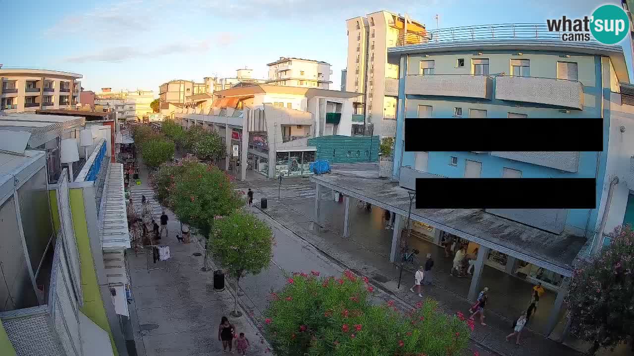 Spletna kamera Bibione Peš cona – Viale delle Costellazioni v živo