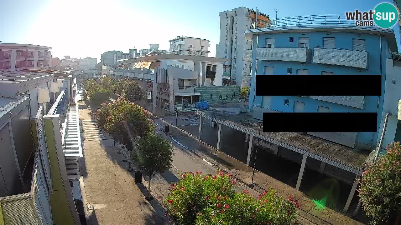 Spletna kamera Bibione Peš cona – Viale delle Costellazioni v živo