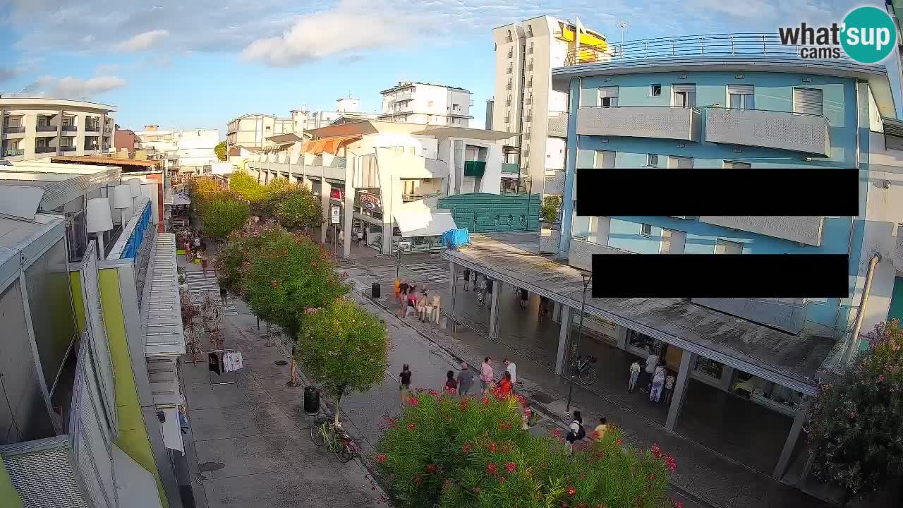 Spletna kamera Bibione Peš cona – Viale delle Costellazioni v živo