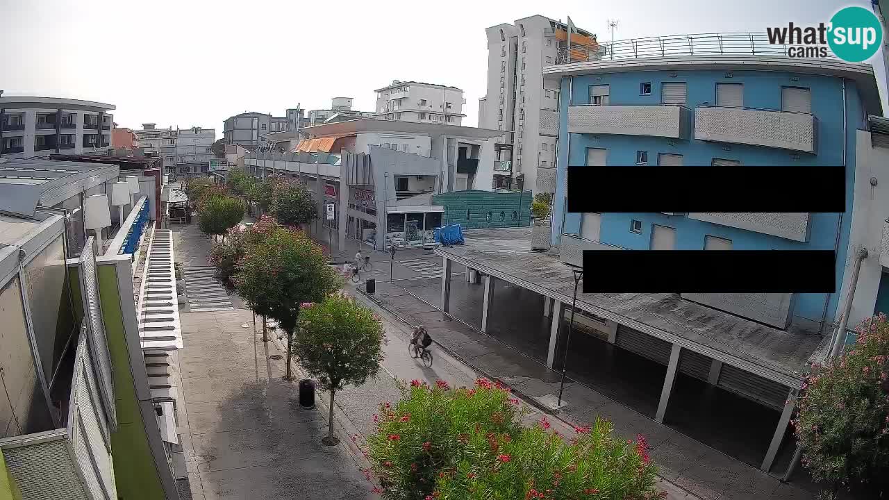 Spletna kamera Bibione Peš cona – Viale delle Costellazioni v živo