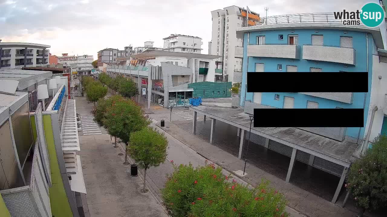 Spletna kamera Bibione Peš cona – Viale delle Costellazioni v živo
