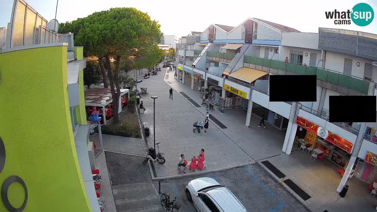 Bibione Shopping Street Webcam – Live View