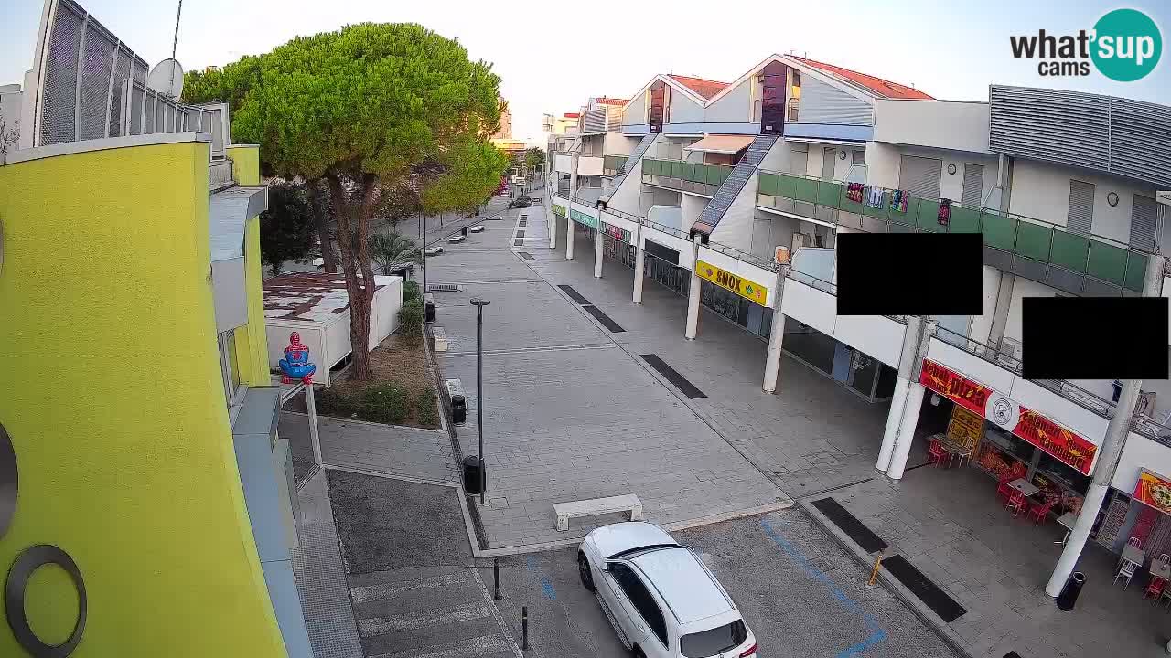 Bibione Shopping Street Webcam – Live View