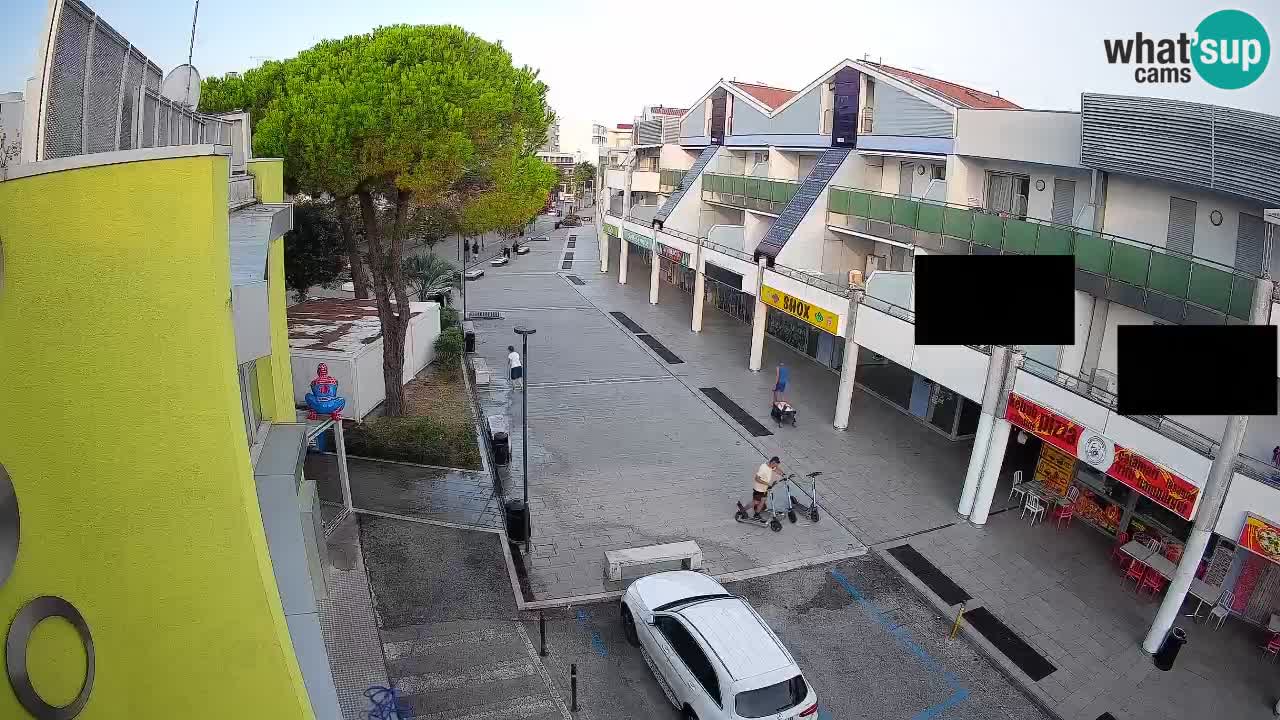 Bibione Shopping Street Webcam – Live View