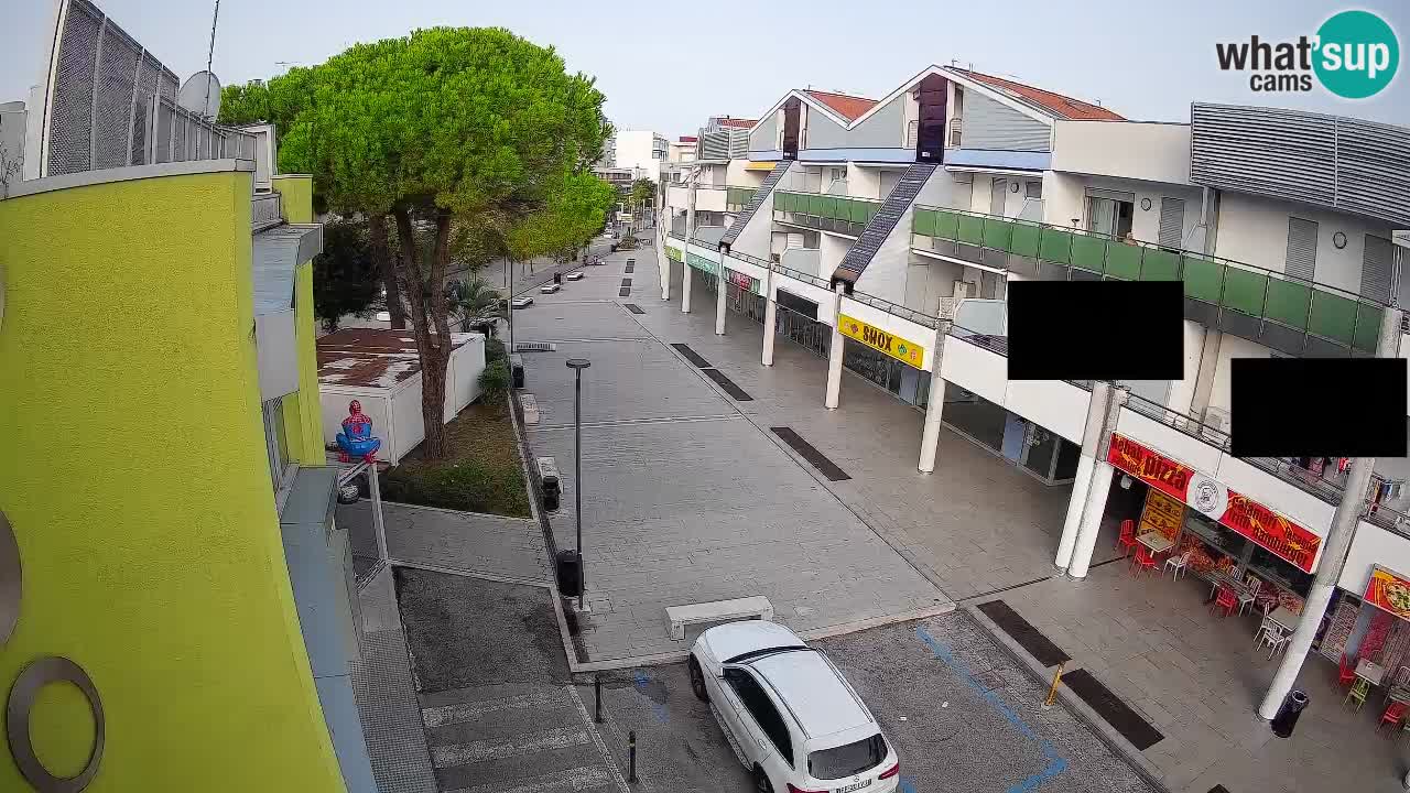 Bibione Shopping Street Webcam – Live View