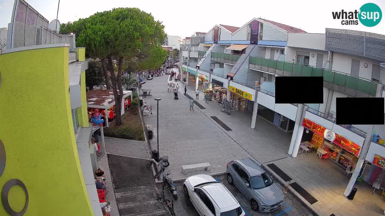 Bibione Shopping Street Webcam – Live View