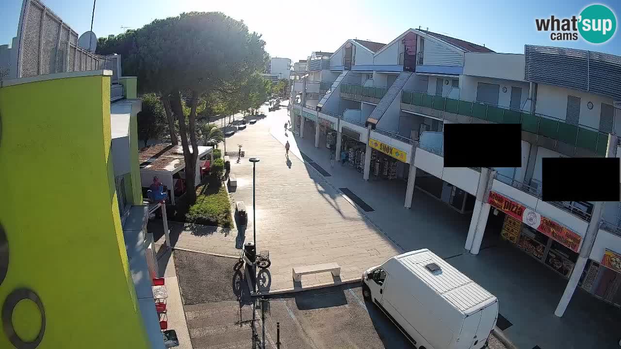 Bibione Shopping Street Webcam – Live View