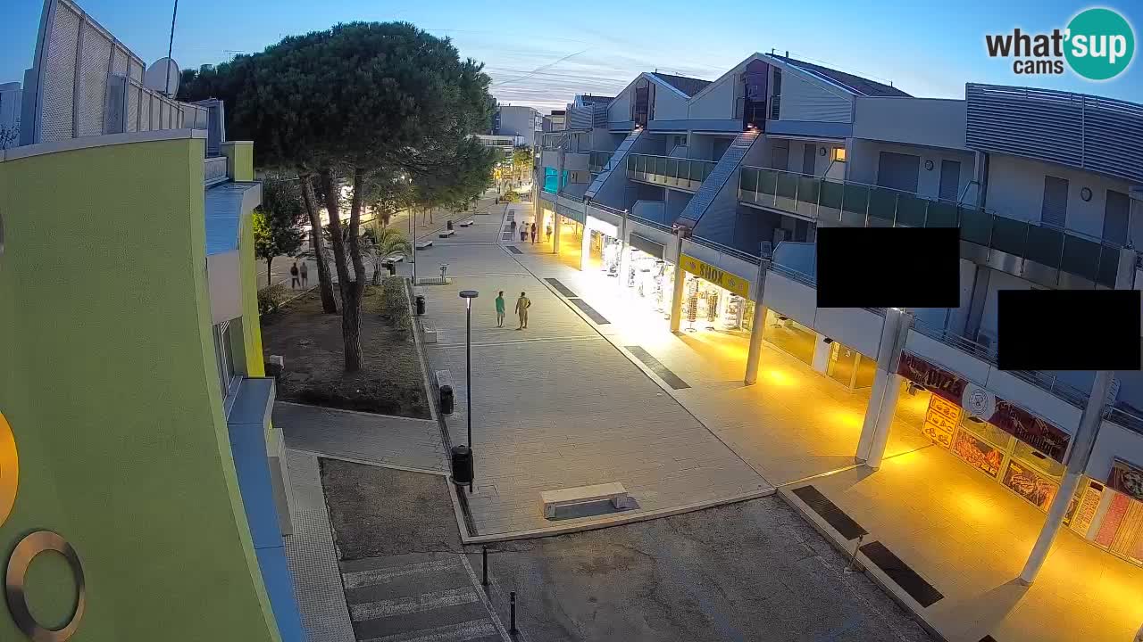 Bibione Shopping Street Webcam – Live View