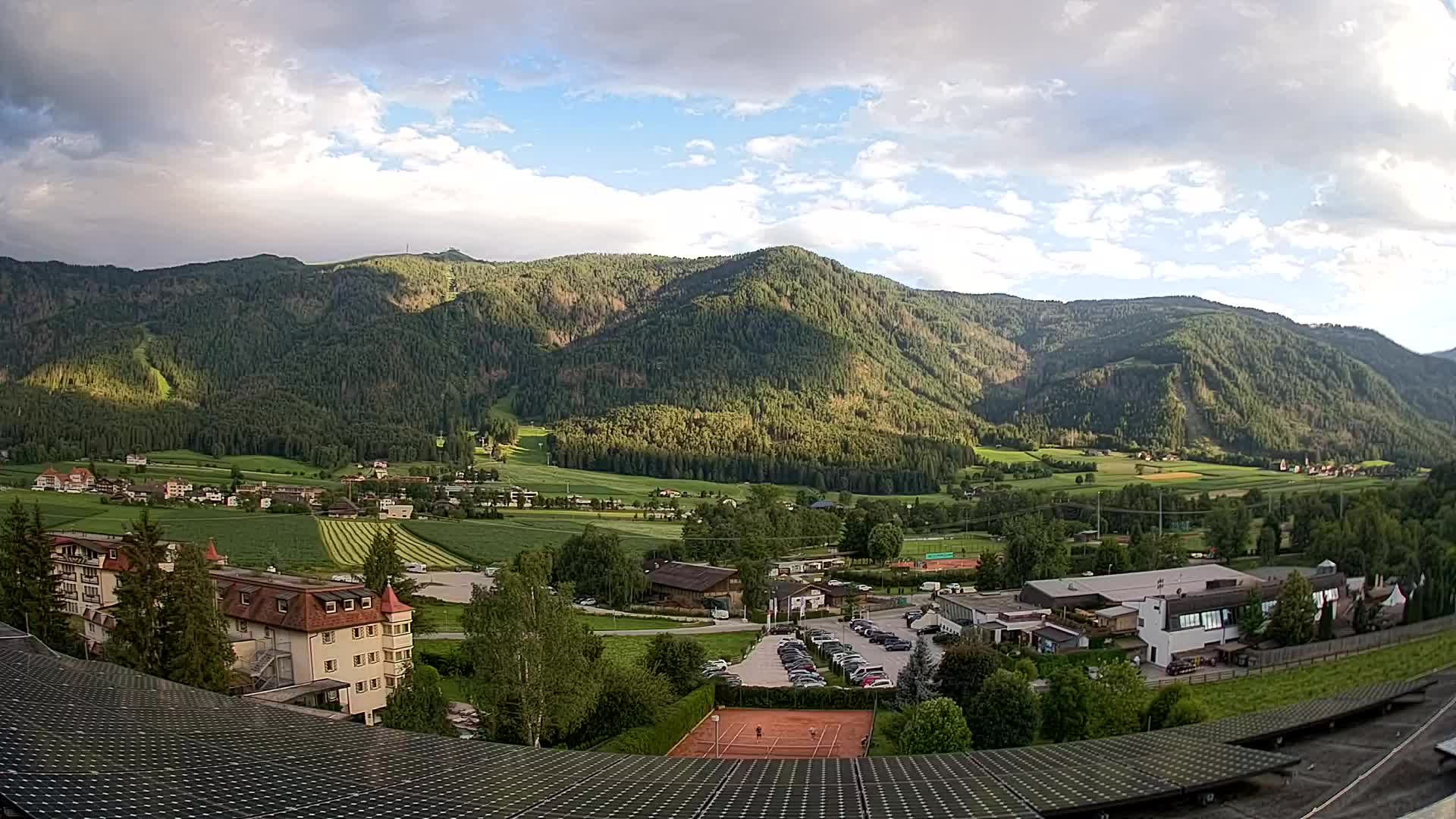 Web kamera Riscone | Hotel Olympia | Pogled na Kronplatz