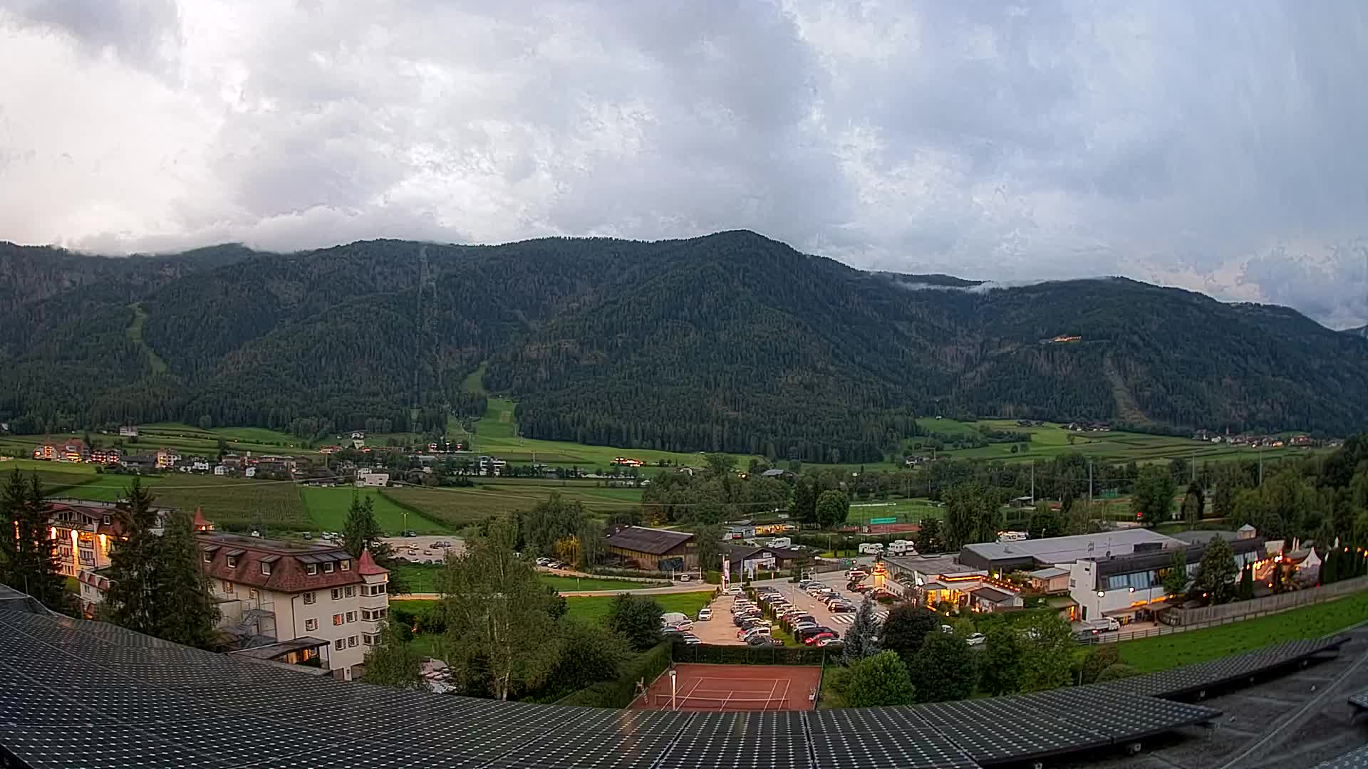 Web kamera Riscone | Hotel Olympia | Pogled na Kronplatz