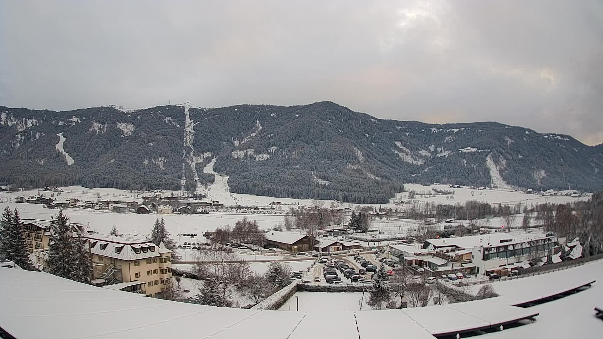 Web kamera Riscone | Hotel Olympia | Pogled na Kronplatz